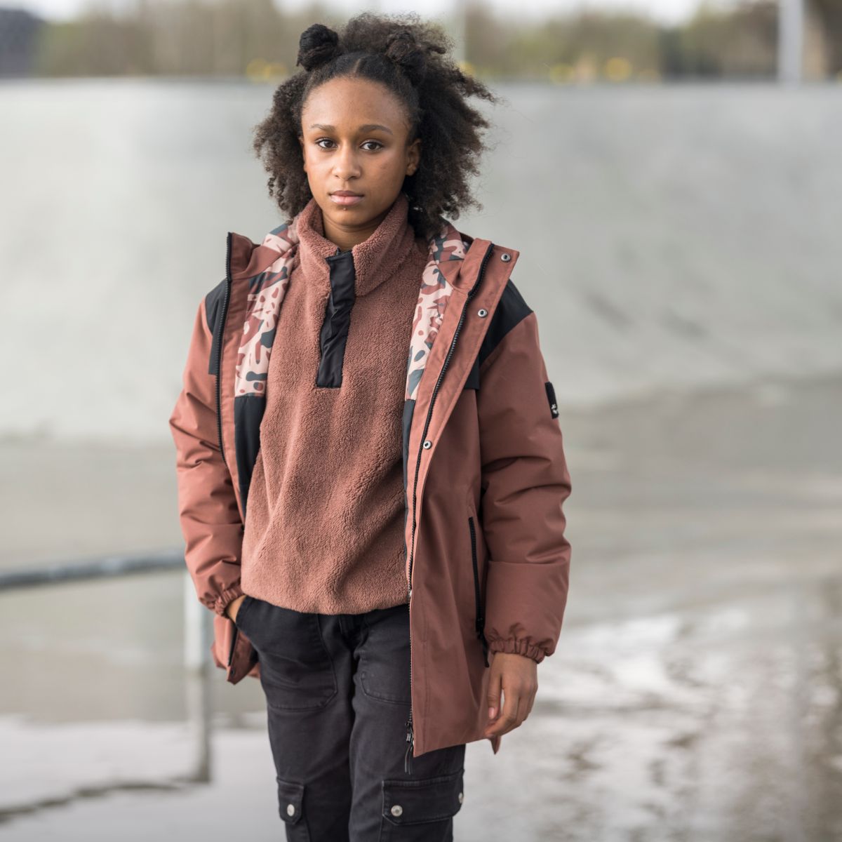 Meisje met winterjas