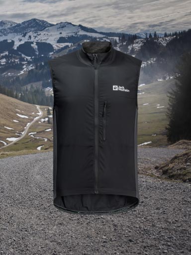 Dames-outdoorbodywarmer tegen natuurlijke achtergrond